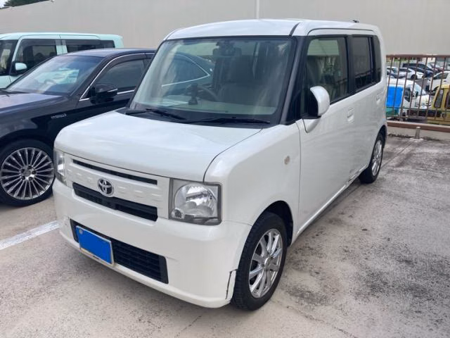 TOYOTA PIXIS SPACE