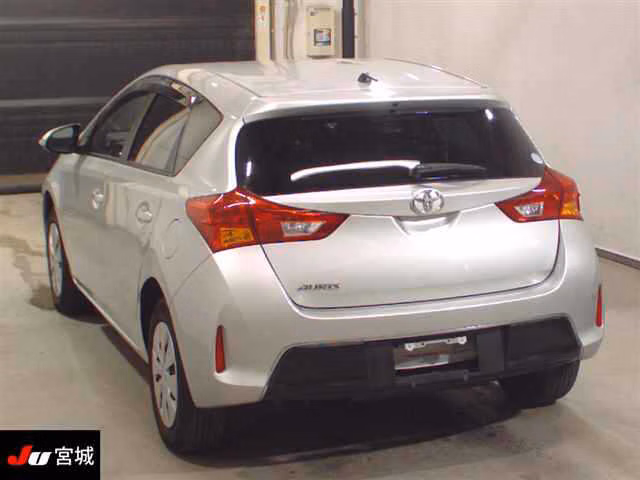TOYOTA AURIS