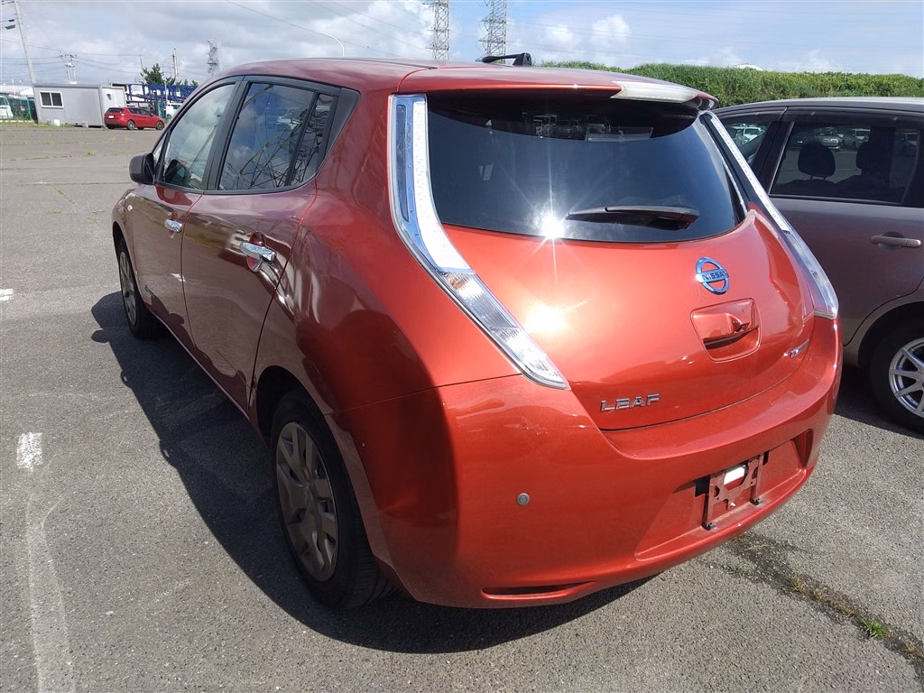 NISSAN LEAF