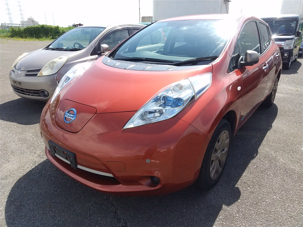 NISSAN LEAF