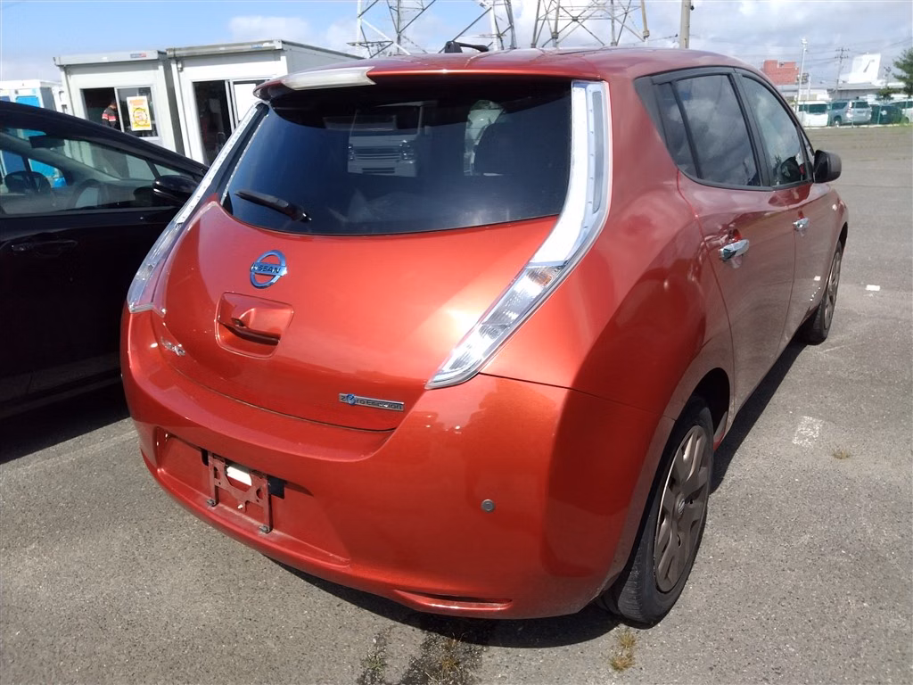 NISSAN LEAF