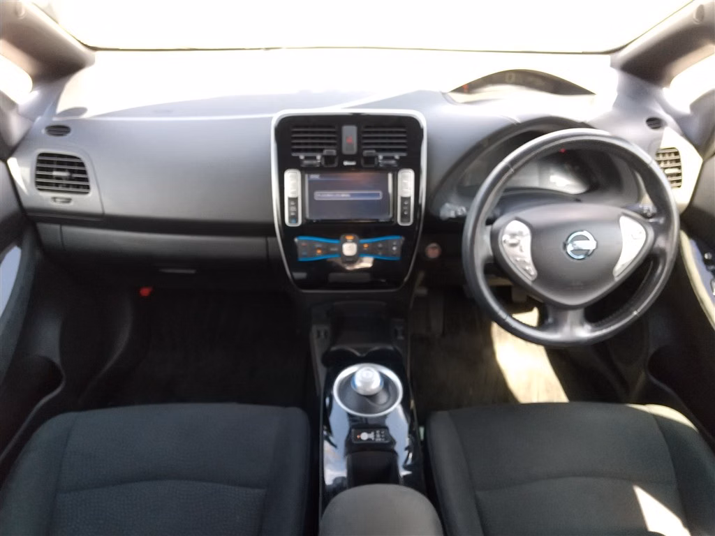 NISSAN LEAF