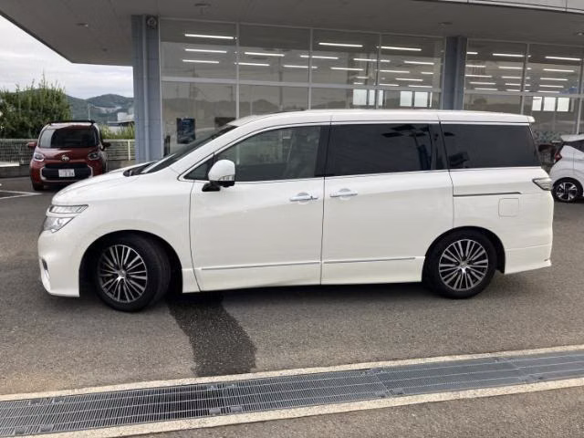 NISSAN ELGRAND