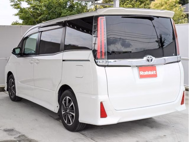 TOYOTA NOAH