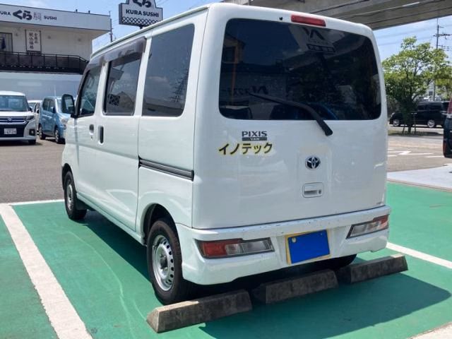 TOYOTA PIXIS VAN