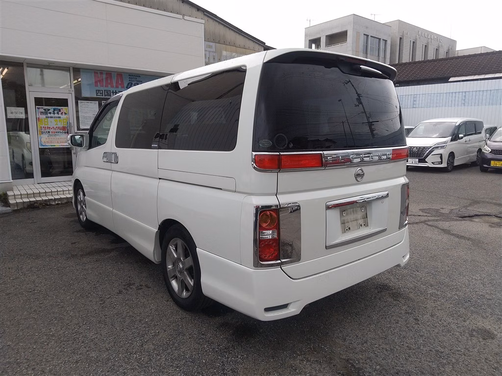 NISSAN ELGRAND