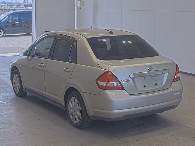 NISSAN TIIDA LATIO