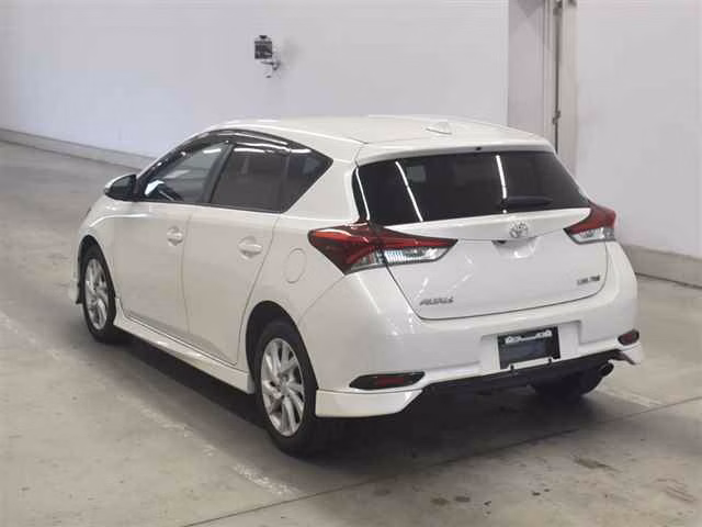 TOYOTA AURIS