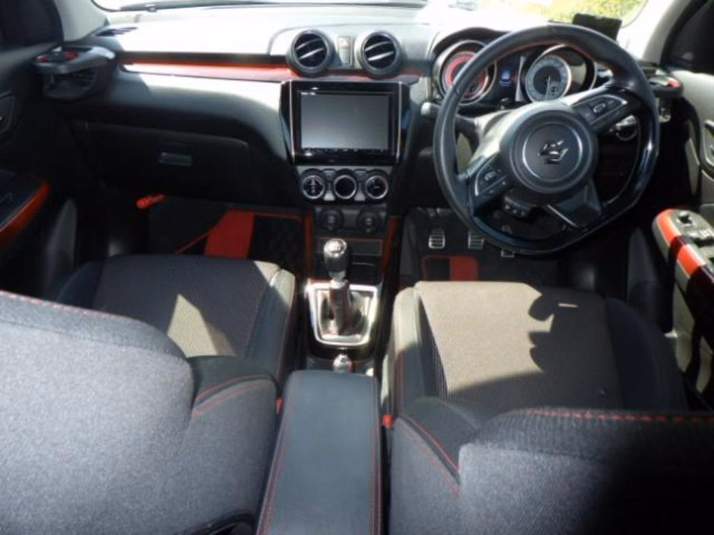 SUZUKI SWIFT