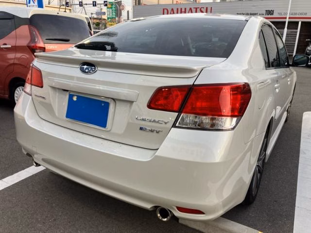 SUBARU LEGACY B4