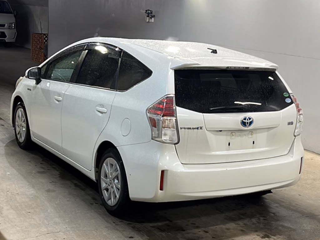 TOYOTA PRIUS ALPHA
