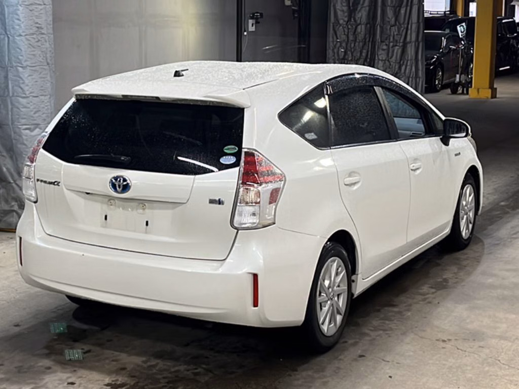 TOYOTA PRIUS ALPHA