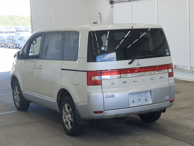 MITSUBISHI DELICA D:5