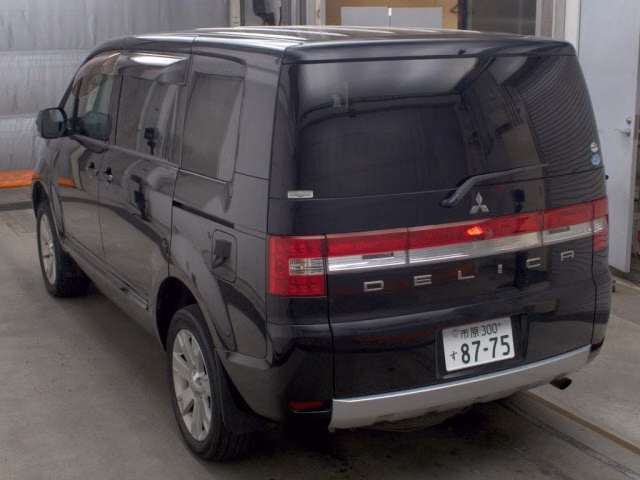 MITSUBISHI DELICA D:5