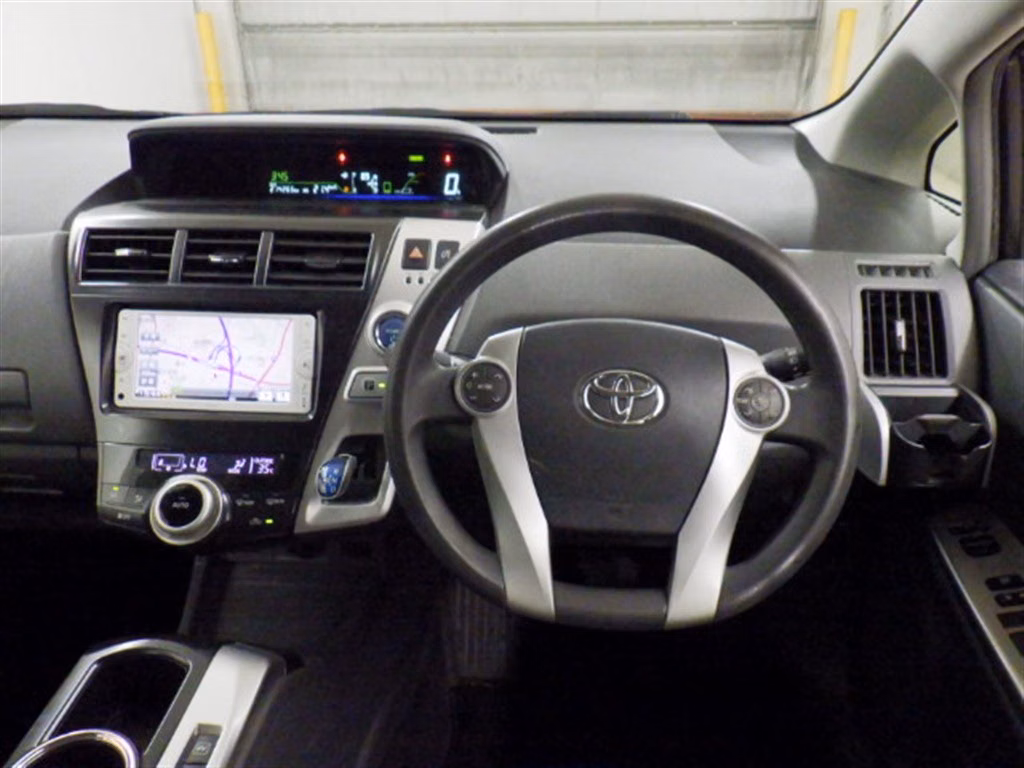 TOYOTA PRIUS ALPHA