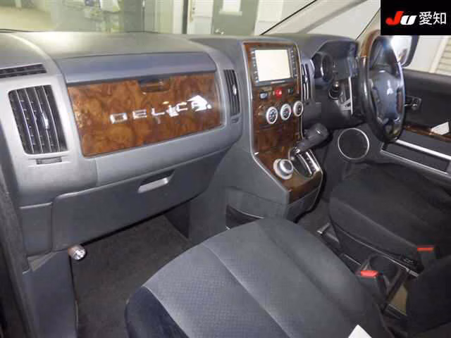 MITSUBISHI DELICA D:5