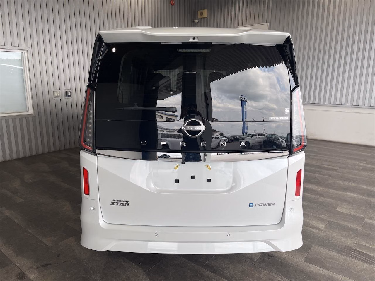NISSAN SERENA