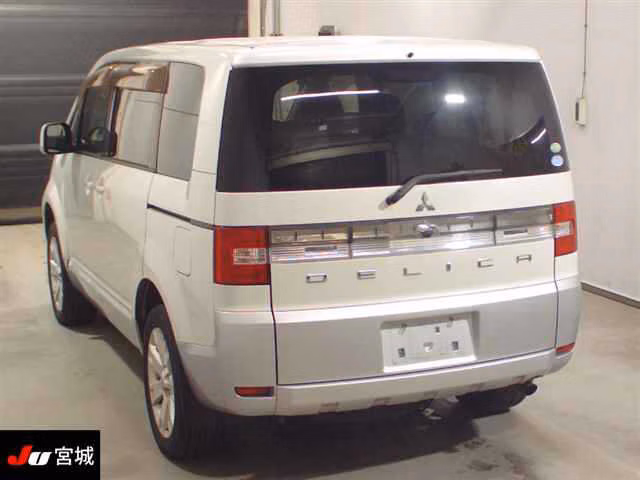 MITSUBISHI DELICA D:5