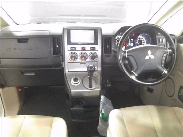 MITSUBISHI DELICA D:5