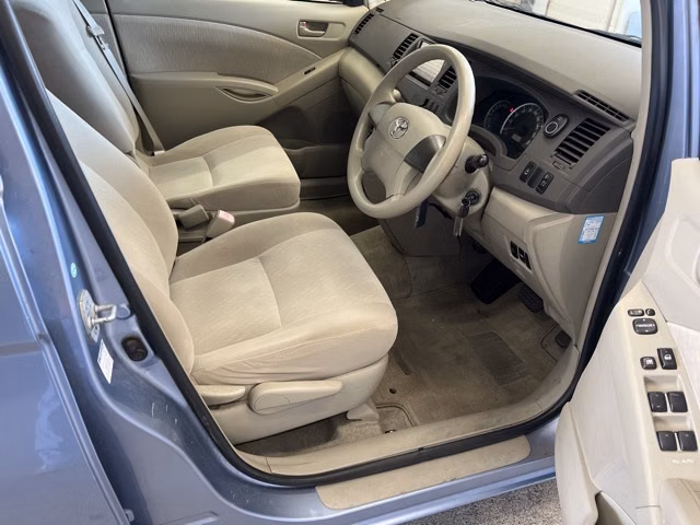 TOYOTA ISIS