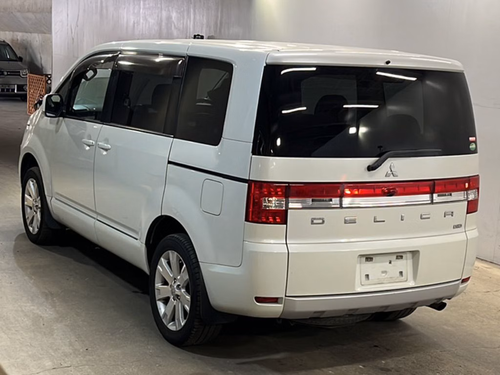 MITSUBISHI DELICA D:5