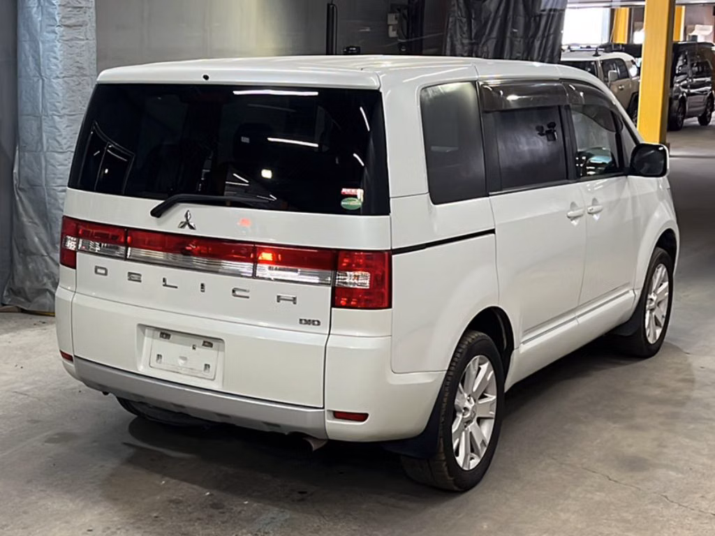 MITSUBISHI DELICA D:5