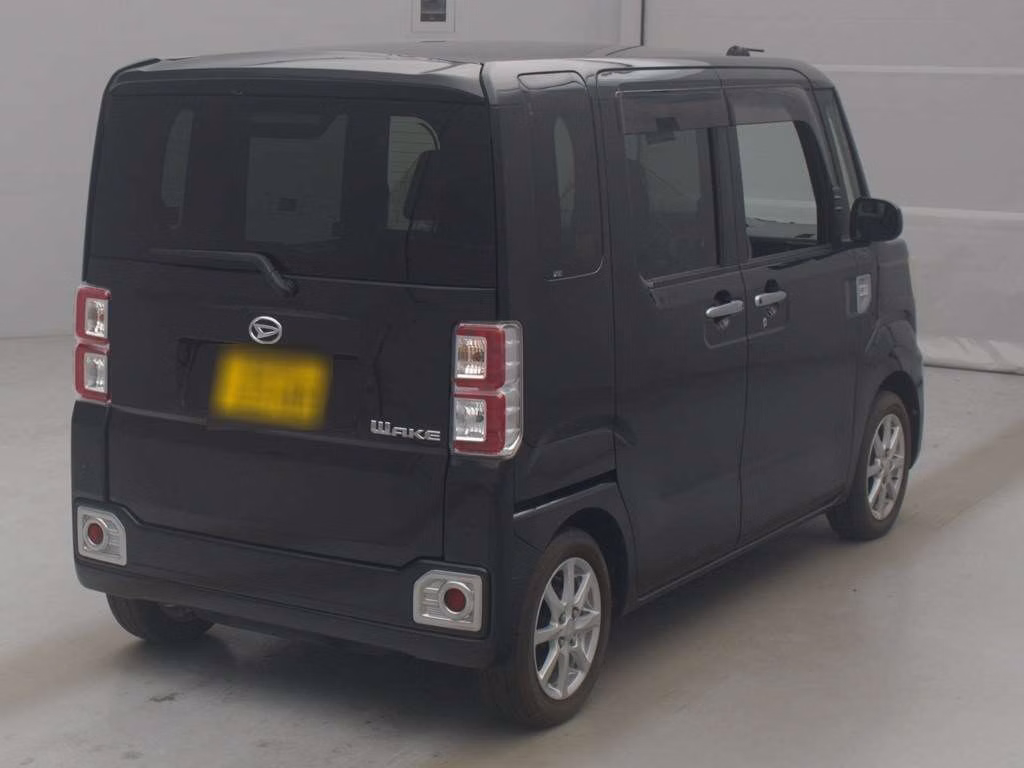 DAIHATSU WAKE