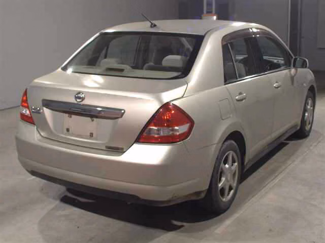 NISSAN TIIDA LATIO