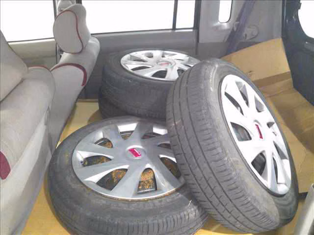 DAIHATSU MOVE CONTE