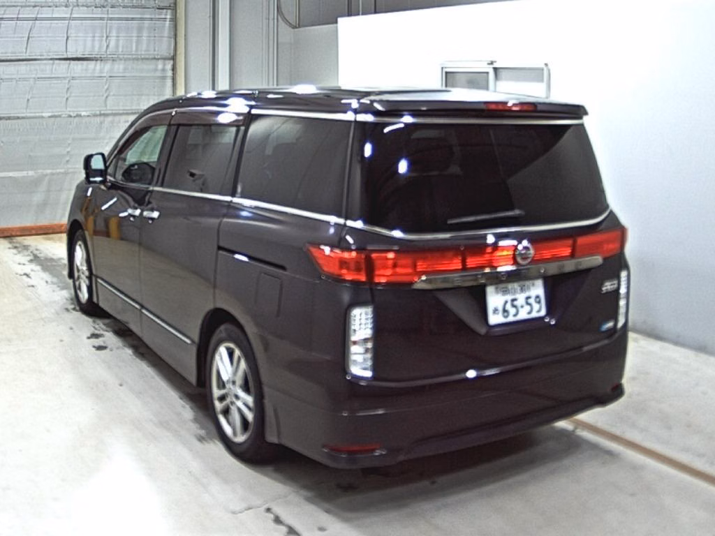 NISSAN ELGRAND