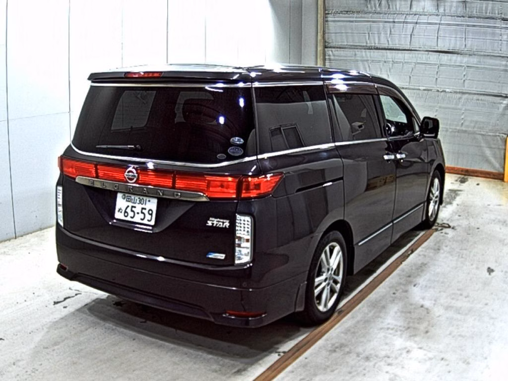 NISSAN ELGRAND