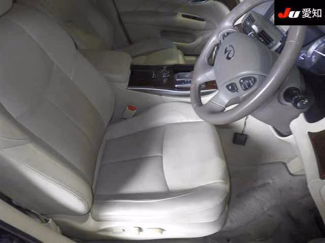 NISSAN FUGA