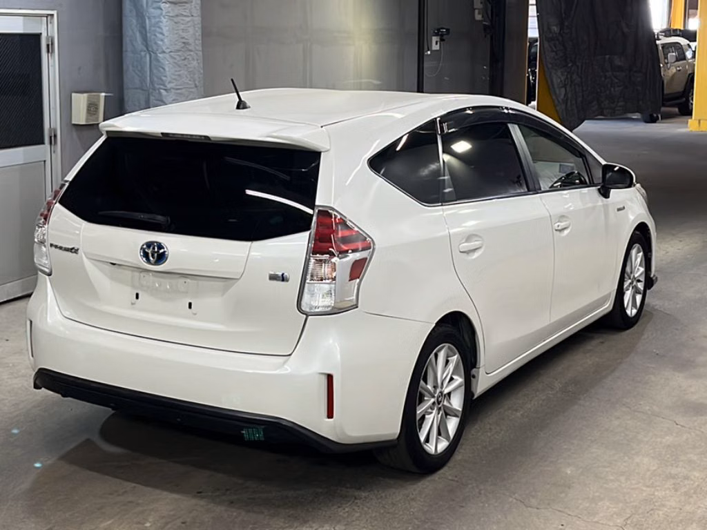TOYOTA PRIUS ALPHA