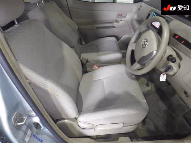 TOYOTA RAUM