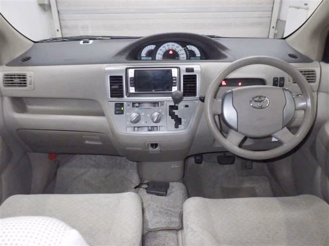 TOYOTA RAUM