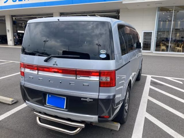 MITSUBISHI DELICA D:5