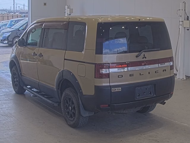 MITSUBISHI DELICA D:5