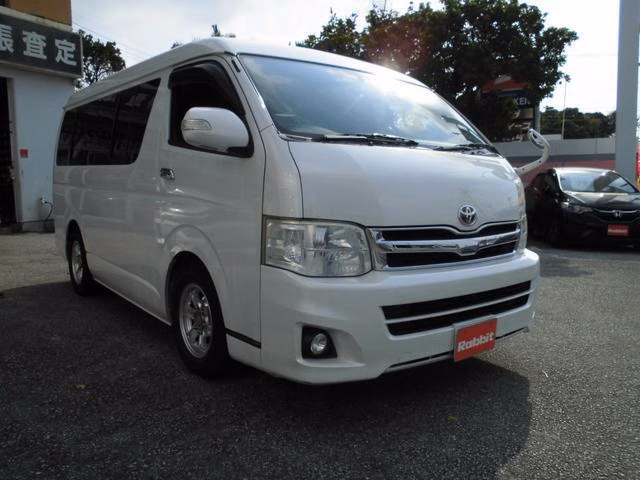 TOYOTA HIACE
