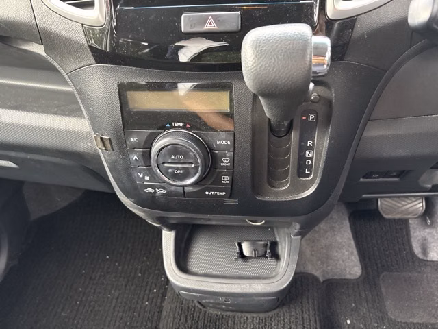 MITSUBISHI DELICA D:2
