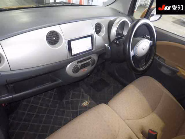 DAIHATSU MOVE LATTE