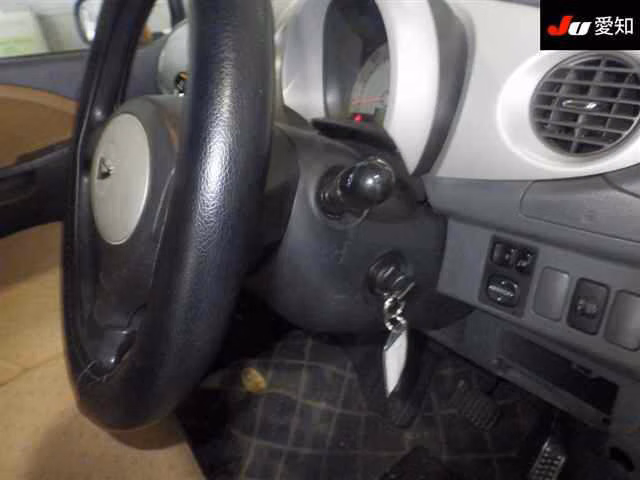 DAIHATSU MOVE LATTE