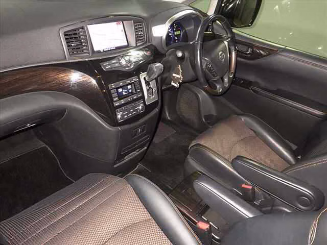 NISSAN ELGRAND