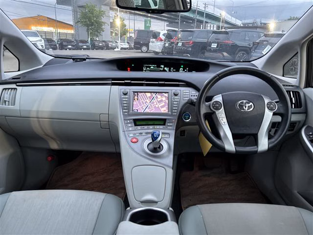 TOYOTA PRIUS