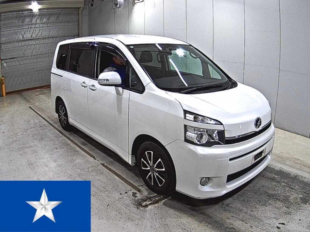 TOYOTA VOXY