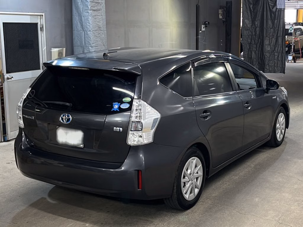 TOYOTA PRIUS ALPHA