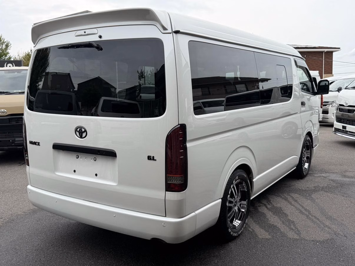 TOYOTA HIACE