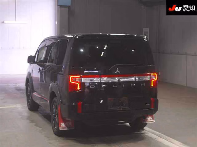 MITSUBISHI DELICA D:5