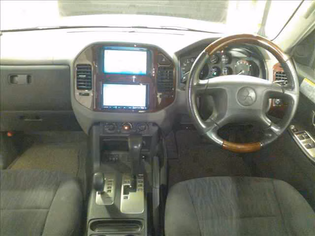 MITSUBISHI PAJERO
