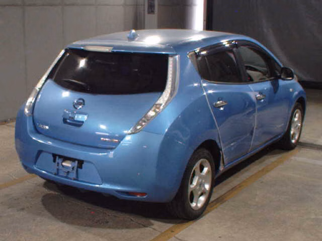 NISSAN LEAF
