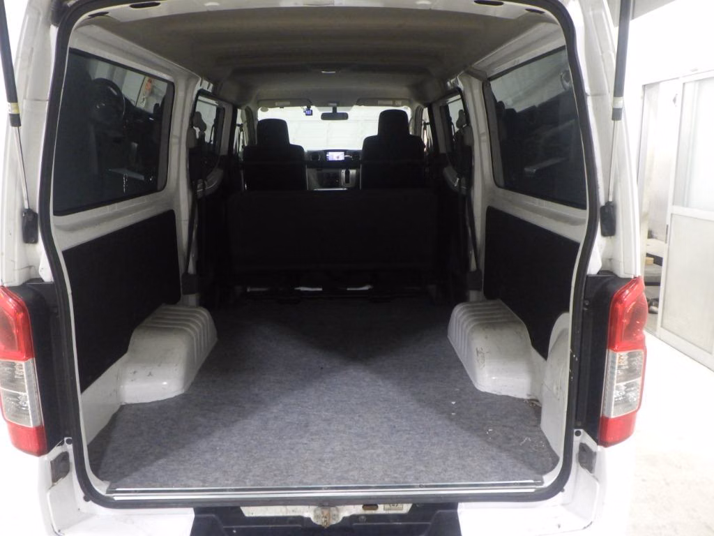 NISSAN NV350 CARAVAN